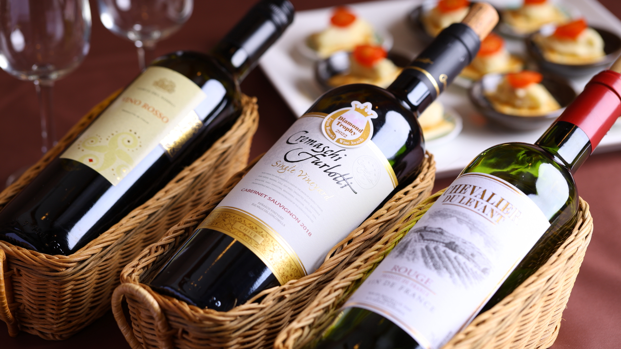 ワインも豊富にご用意しております