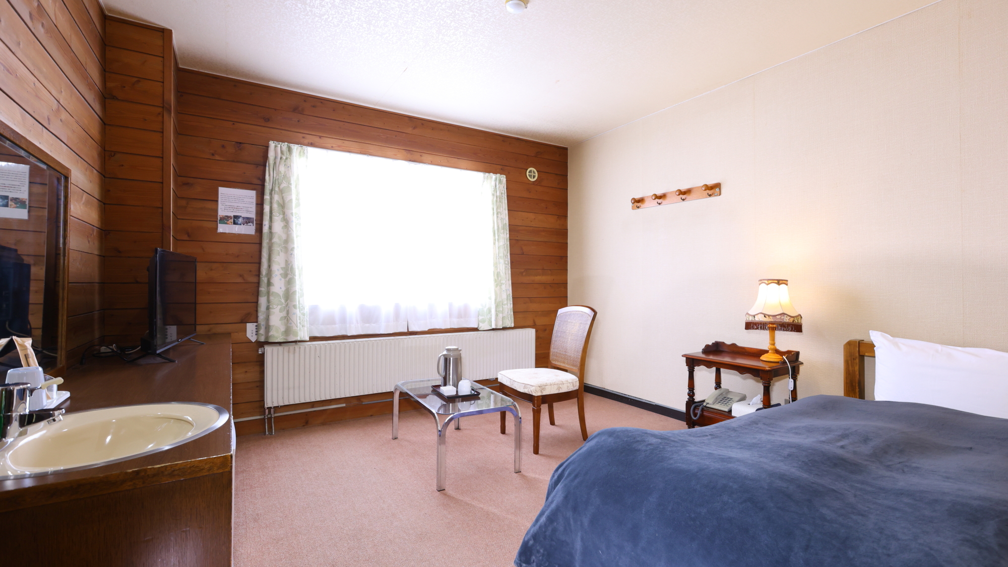 シングル１名　バストイレなし／禁煙