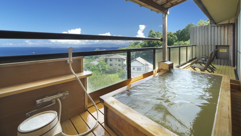 【本館 雲海】2階からの上空から見る景色は絶景です。個室露天風呂