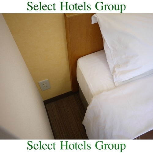 [In-room facilities] Outlet next to the bed♪