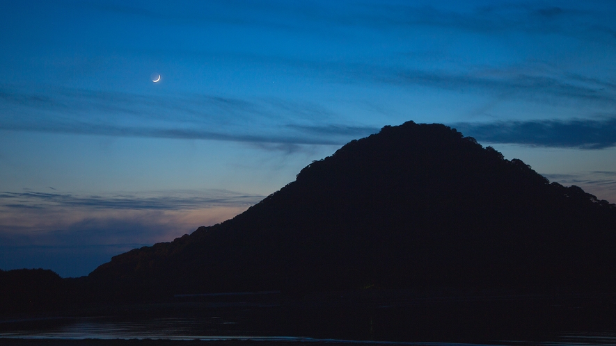 夕暮れには昼間とは違った幻想的な雰囲気が貴方を包み込みます