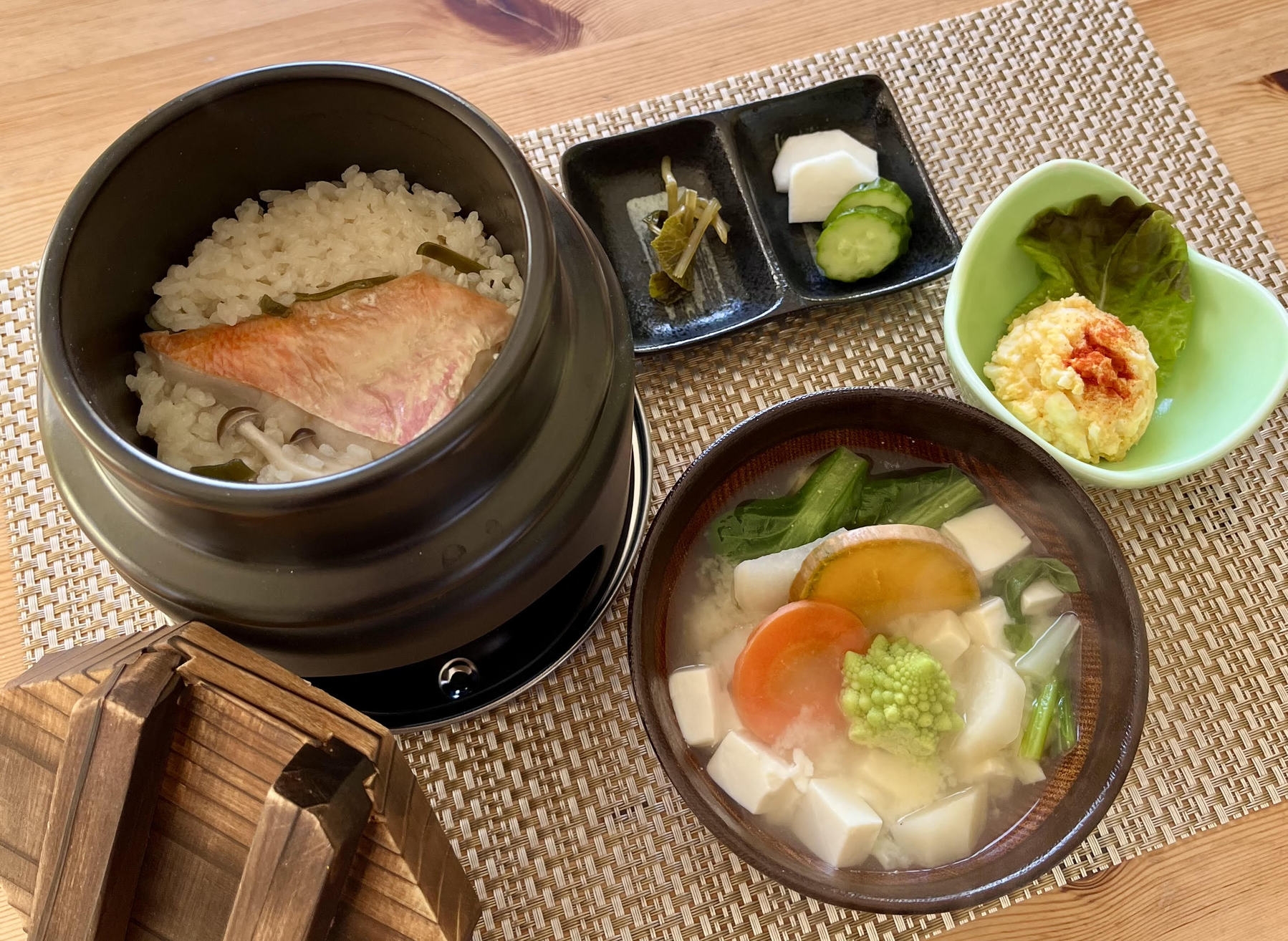 朝食か？夕食か？どちらか選べる「金目鯛釜めし１泊１食プラン」★わんちゃんも貸切岩風呂に同伴OK