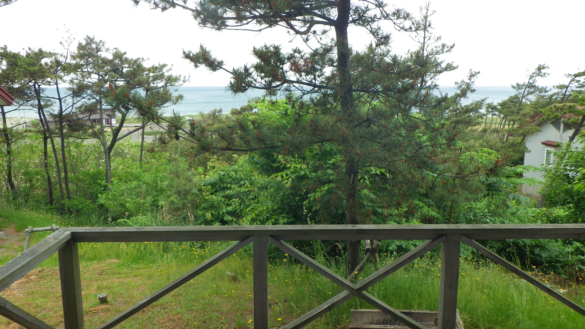 *コテージ6人棟一例/宮沢海岸を見下ろす丘にあるので解放感があります！