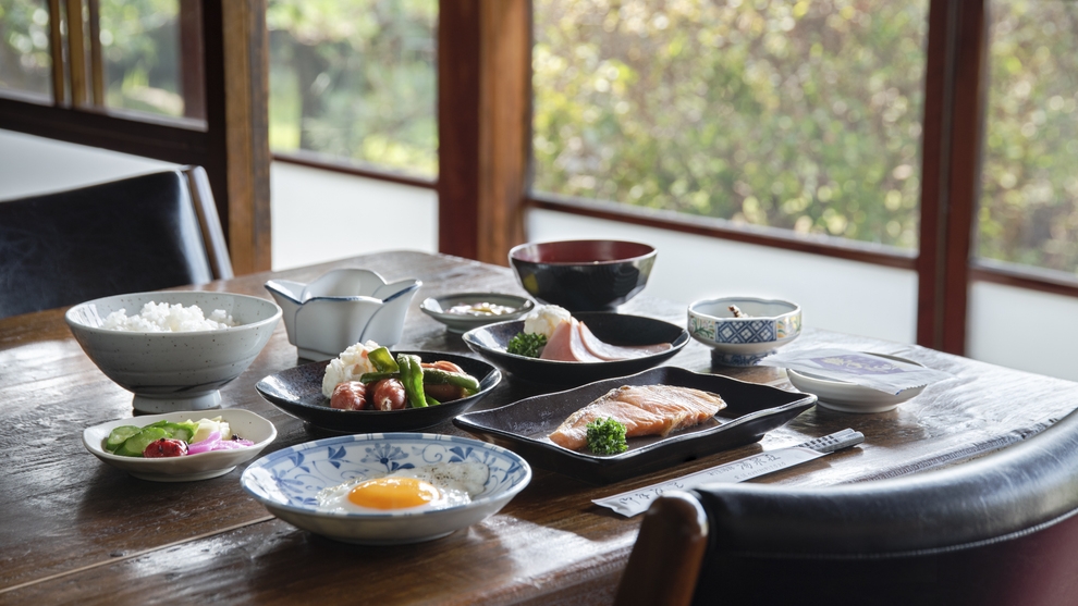 【2食付スタンダードプラン】1番人気★夕食はメイン料理2品+お刺身+副菜！お風呂は一晩中入浴◎
