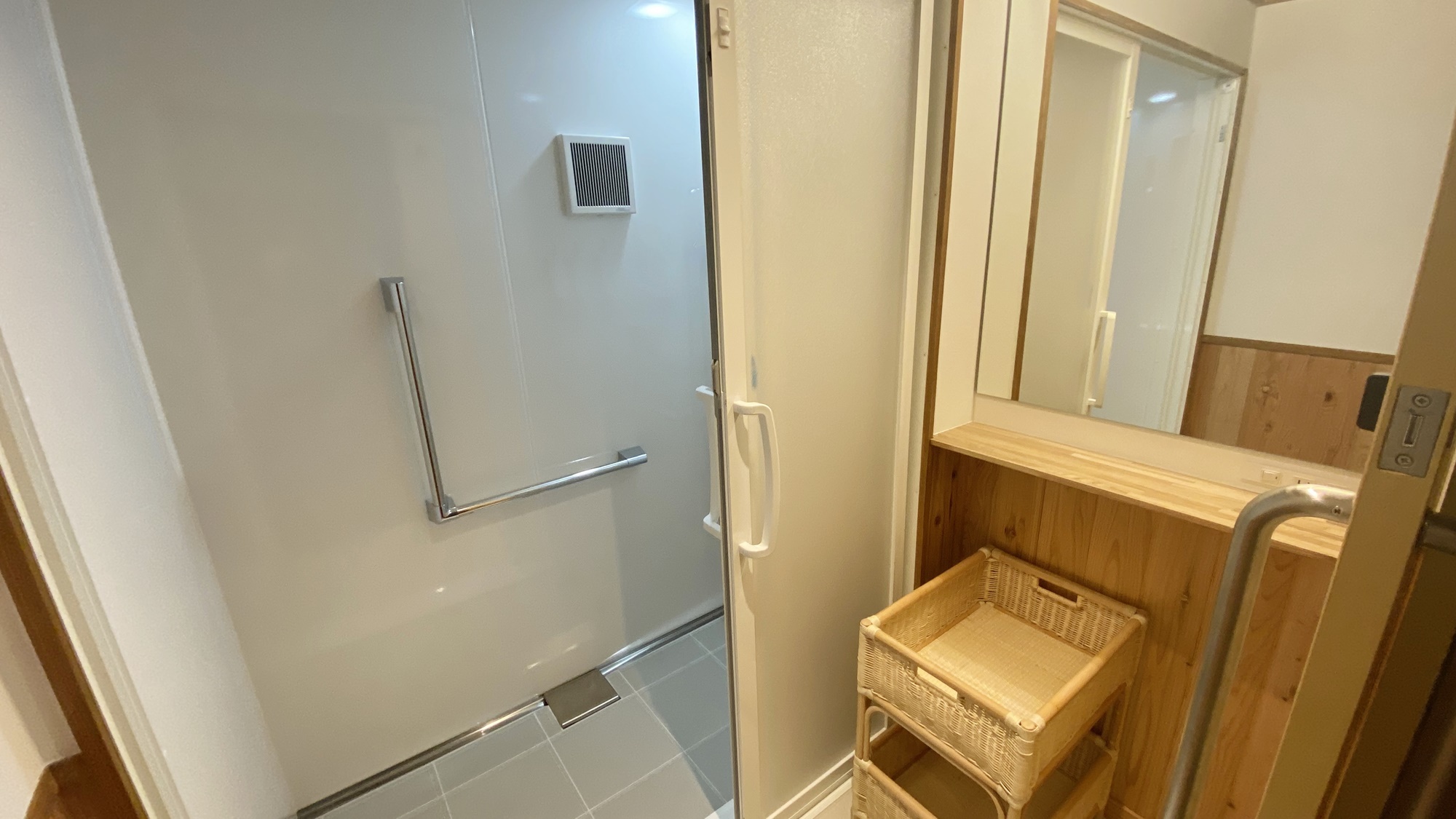 【お盆◆素泊まり】＜大部屋＞チェックイン22時まで◆「超音波龍紋石風呂」24時間利用OK