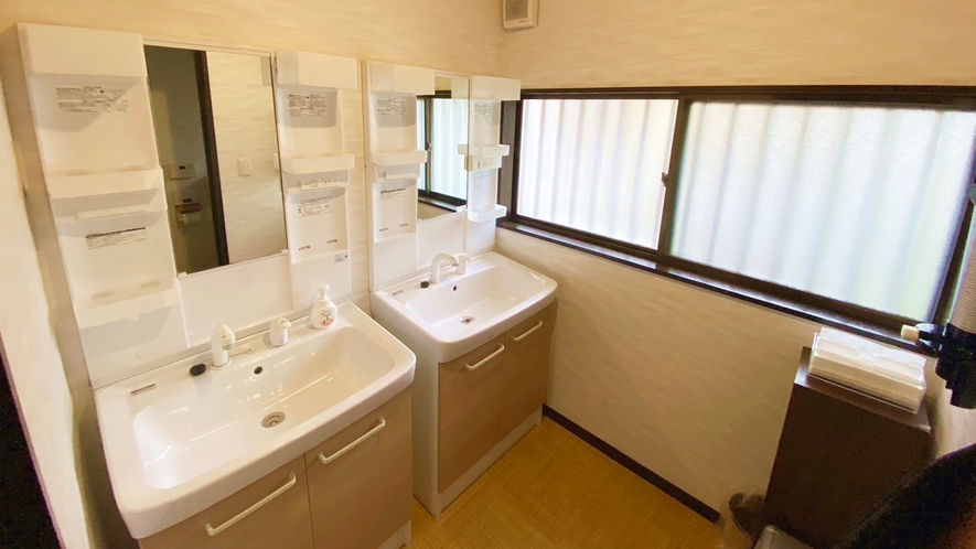 *離れ【和室大部屋27畳】離れの建物内に専用のトイレがございます(お風呂は共同です)。