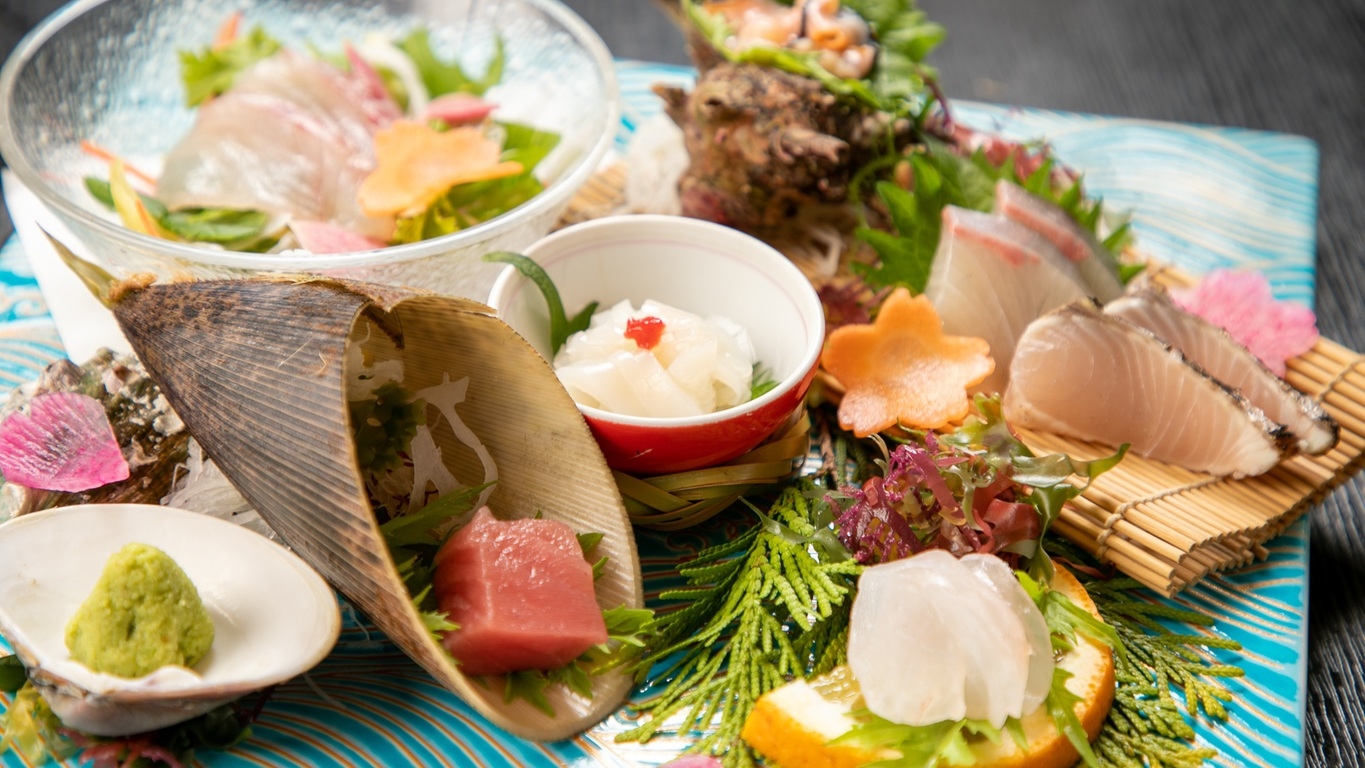 【はつしろの基本】豊かな海の恵みを毎朝仕入れ！館内の生簀で鮮度抜群＜旬魚の刺し盛り＆しゃぶしゃぶ＞