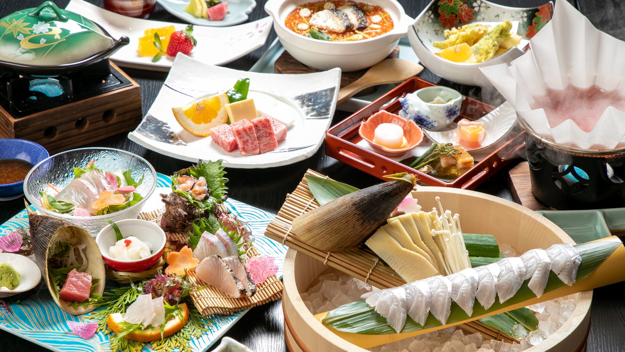 【基本会席】毎朝仕入れる海の恵み！館内生簀で鮮度抜群◎職人技が光るはつしろの基本料理です。