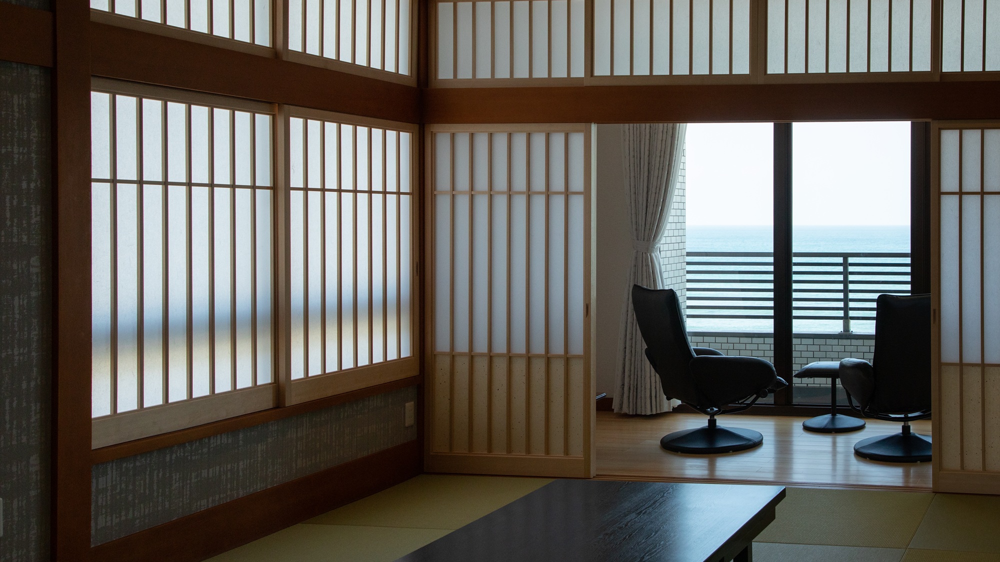 【オーシャンビュー◆和室10畳】都会の喧騒から離れ、ただただ海を楽しむひとときを。