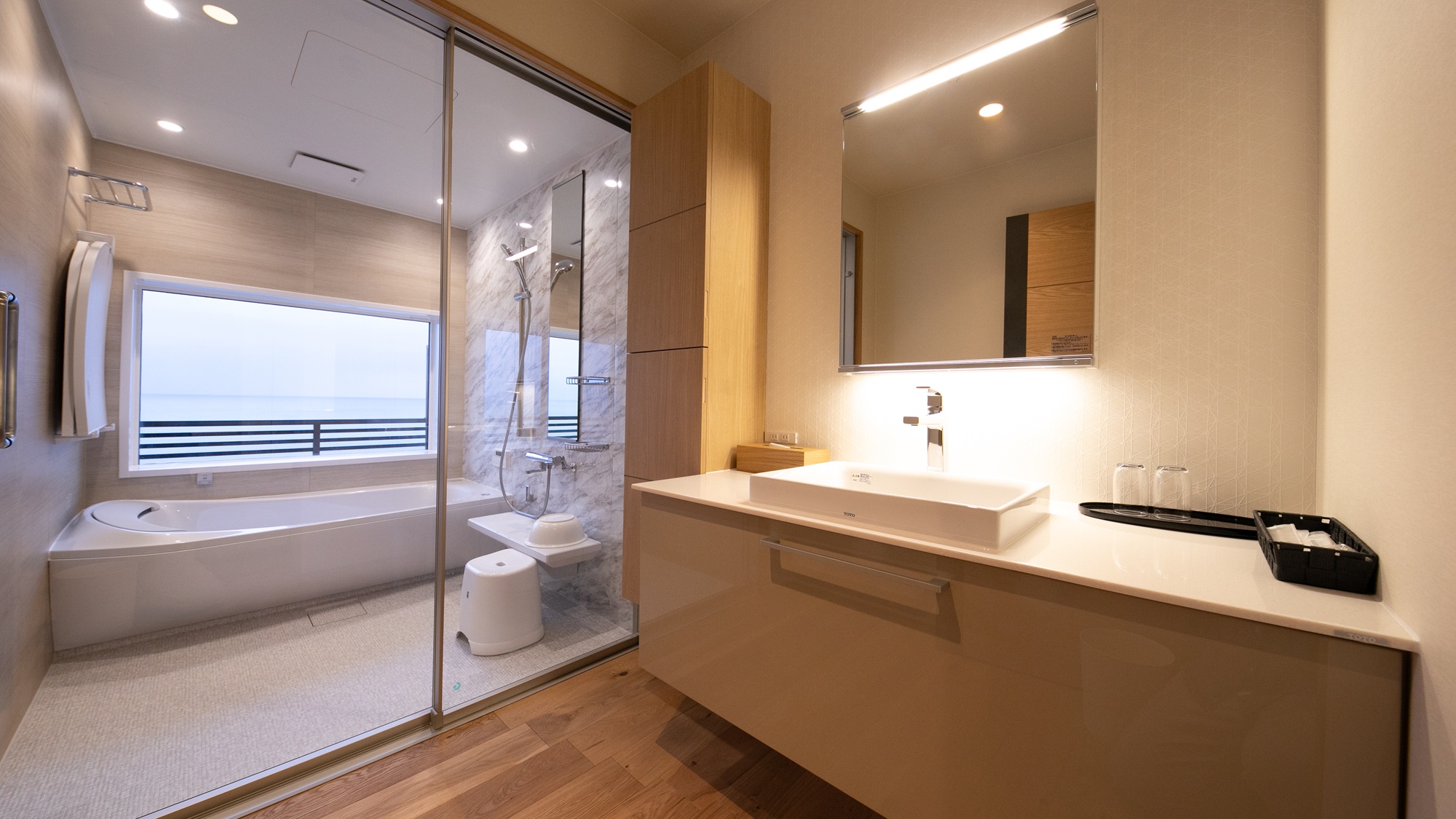 【オーシャンビュー◆Jrスイート和洋室】海を眺めながら肩湯付きの浴槽で寛ぎのバスタイム♪