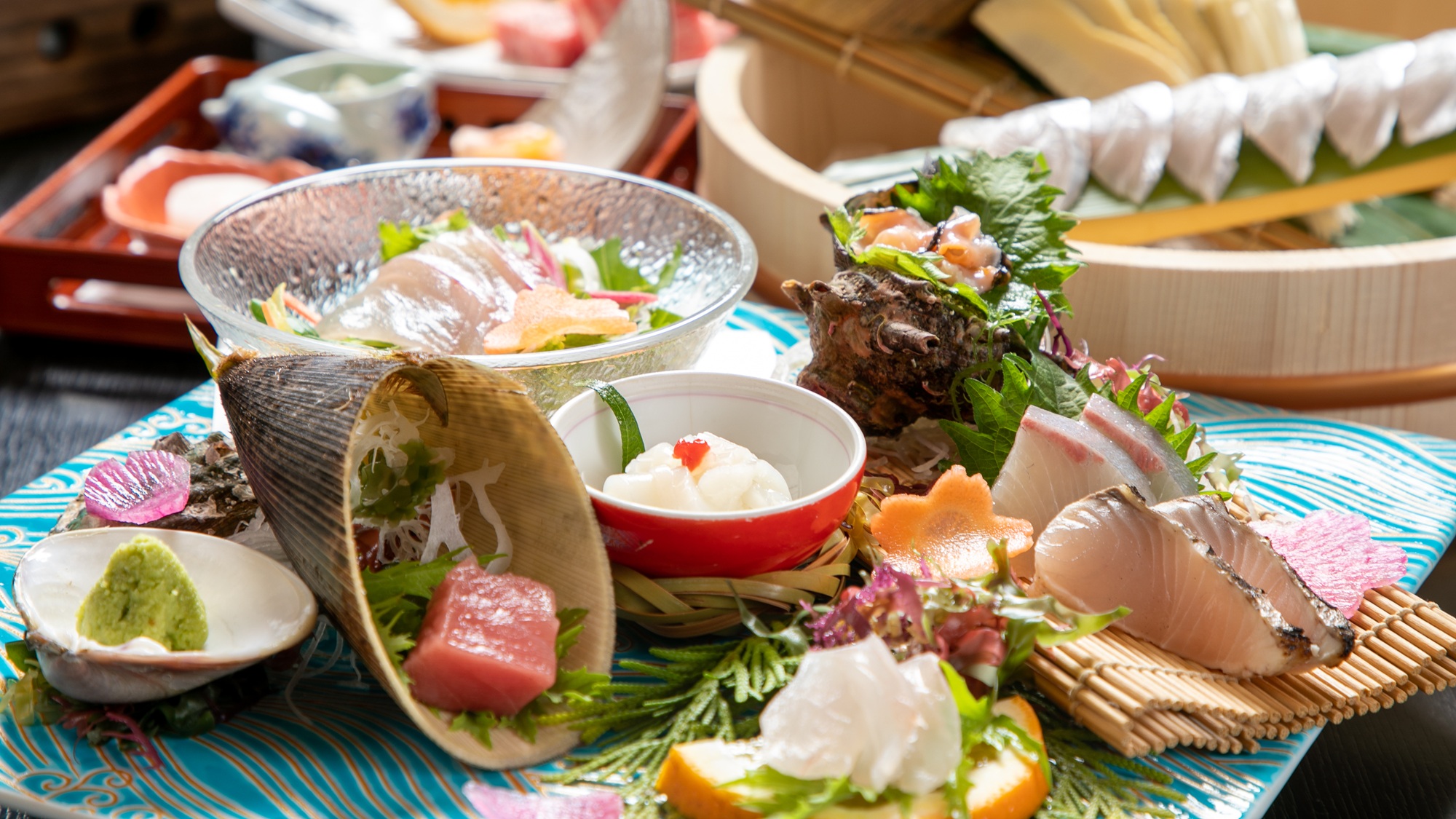 【基本会席－刺身盛りイメージ】旬魚の刺し盛りは、お一人様1つずつご提供いたします。