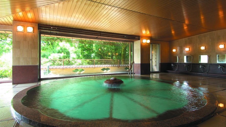 みかんの輪切りの形の大浴場「オレンジ風呂」