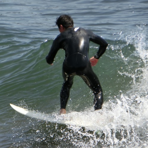 吉浜海岸では1年中サーフィンが楽しめる、サーファー絶賛のサーフィンスポット