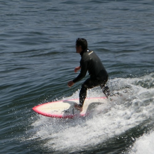 吉浜海岸では1年中サーフィンが楽しめる、サーファー絶賛のサーフィンスポット