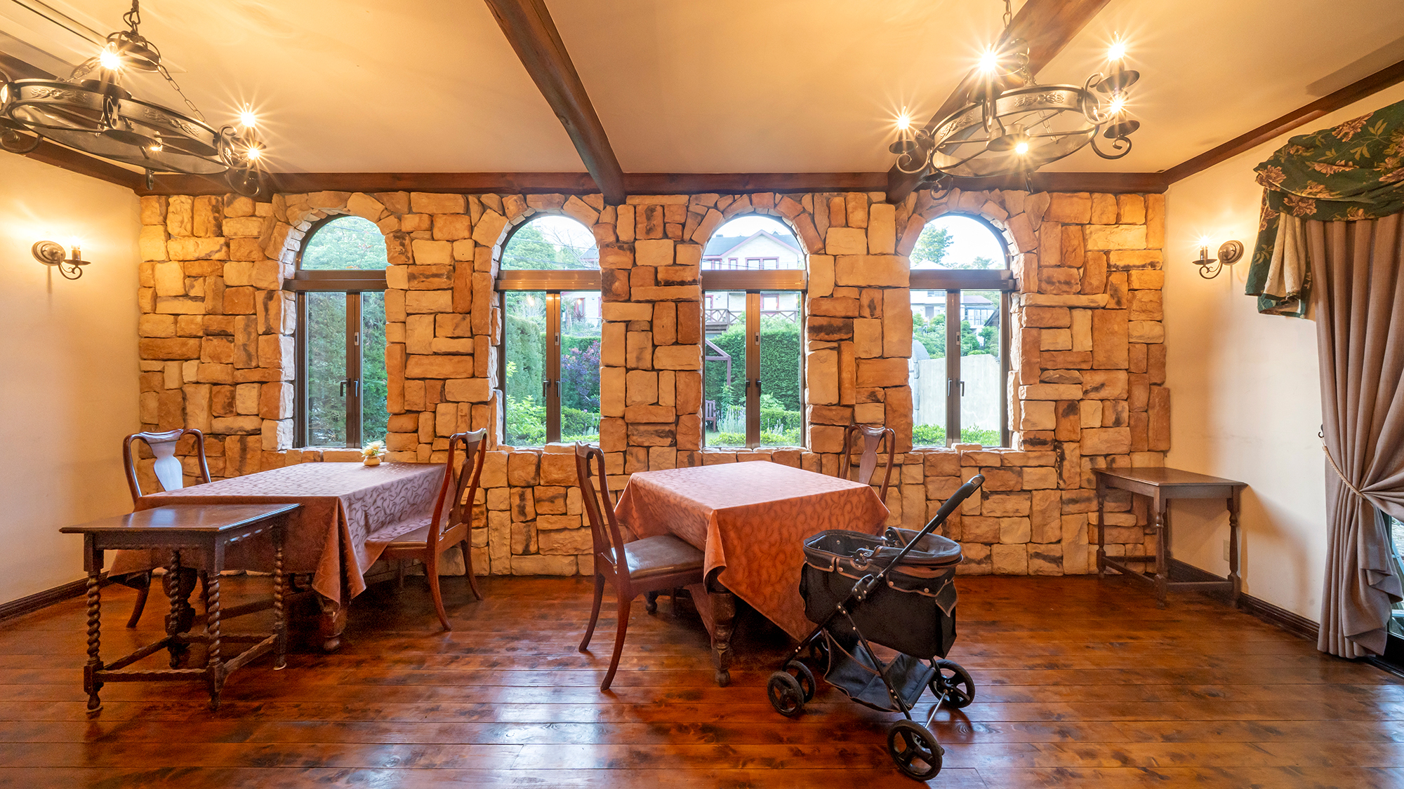 【本館：ダイニング】スタンダードプランのご夕食はこちらにご用意いたします。