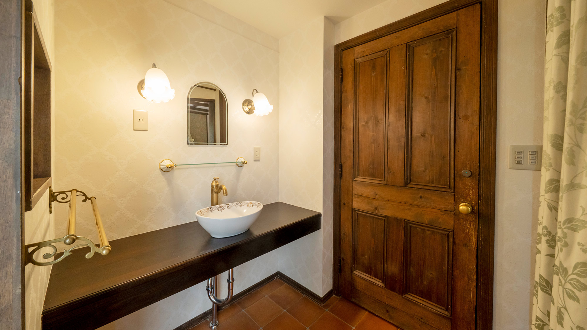 【別館７号室】