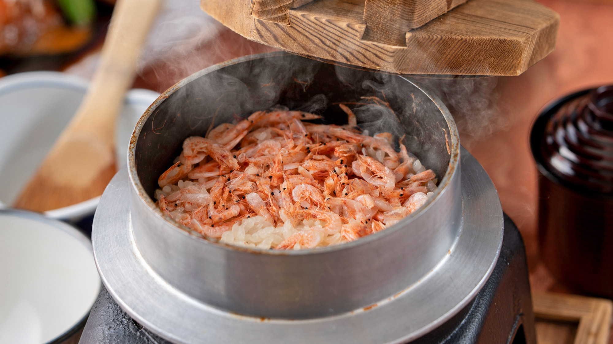 【季節の釜飯】この季節は期間限定の桜エビ！