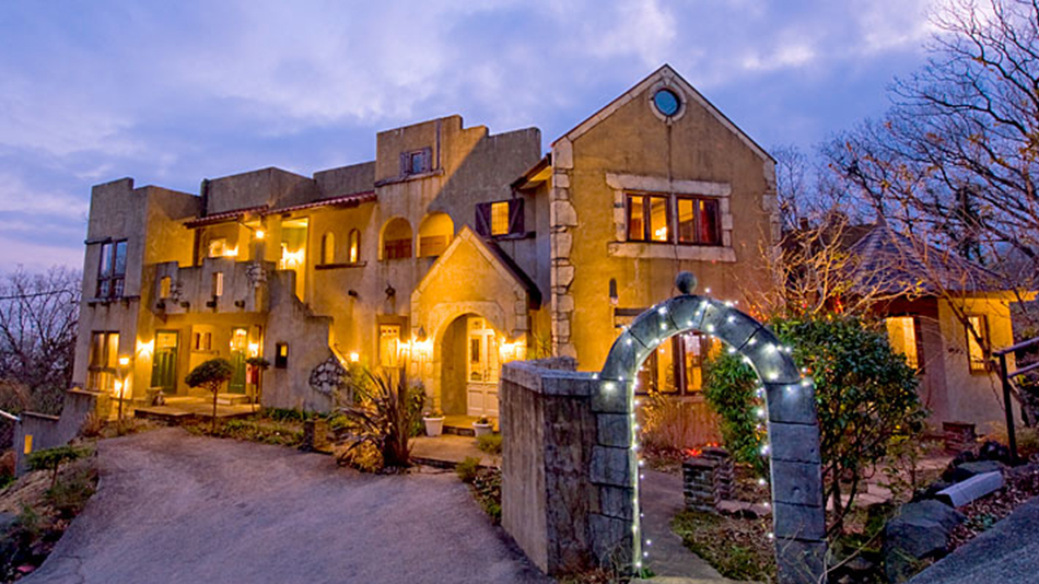 pr記事 静岡県伊東市 にっぽんの外国 伊東で見つけた 全室専用露天風呂のある英国調の小さな宿 かえで庵 遊都総研pr