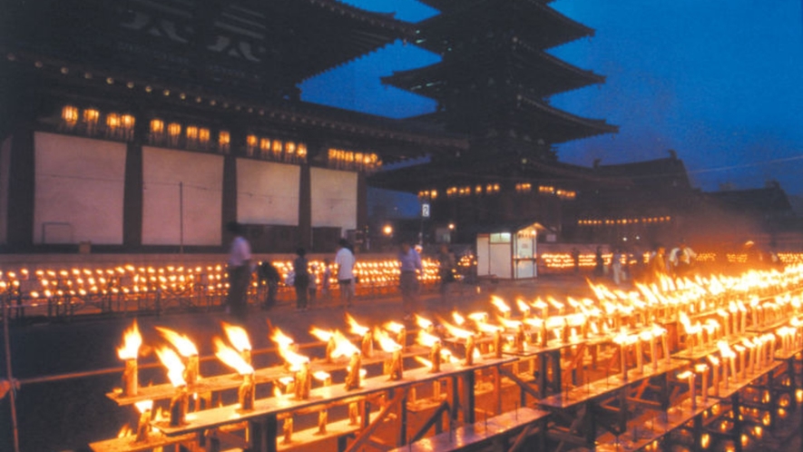 盂蘭盆会万灯供養（四天王寺