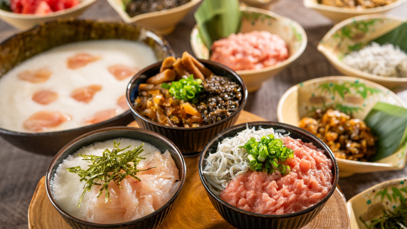 【朝食ビュッフェイメージ】真鯛の亀の井漬け山掛け等、朝から勝手丼をお楽しみください。
