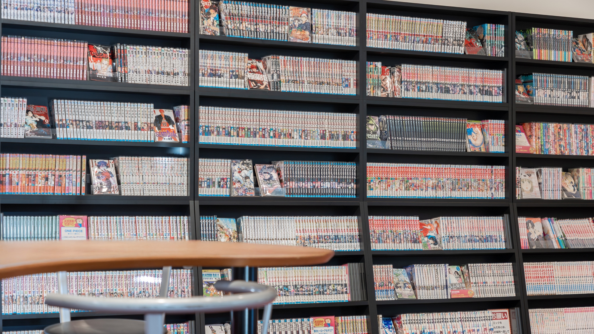 【漫画コーナー】営業時間7：00～22：00　1F売店横にて営業（無料）