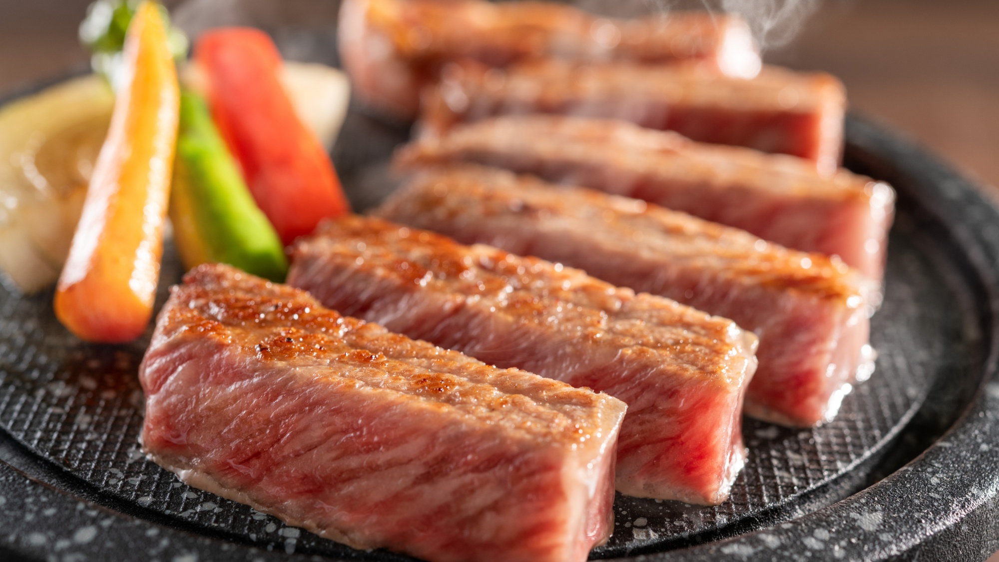 【和牛ステーキ】A5ランクの青森県産和牛を陶板焼きで