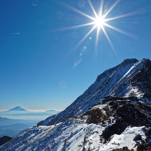 **【八ヶ岳連峰・赤岳】レベルに合わせた登山コースが豊富。晴天時は山頂から富士山を拝めます。