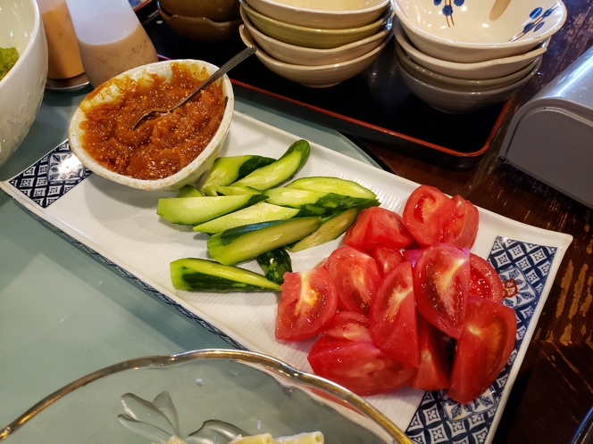 朝食の生野菜