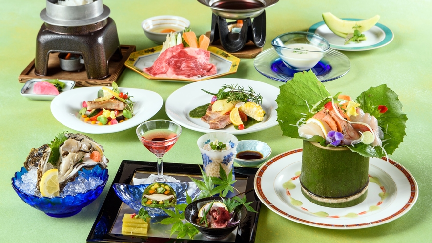 *四季旬彩　夏膳／“四季を感じる”和洋折衷会席コース。お箸でお召し上がりいただけます。