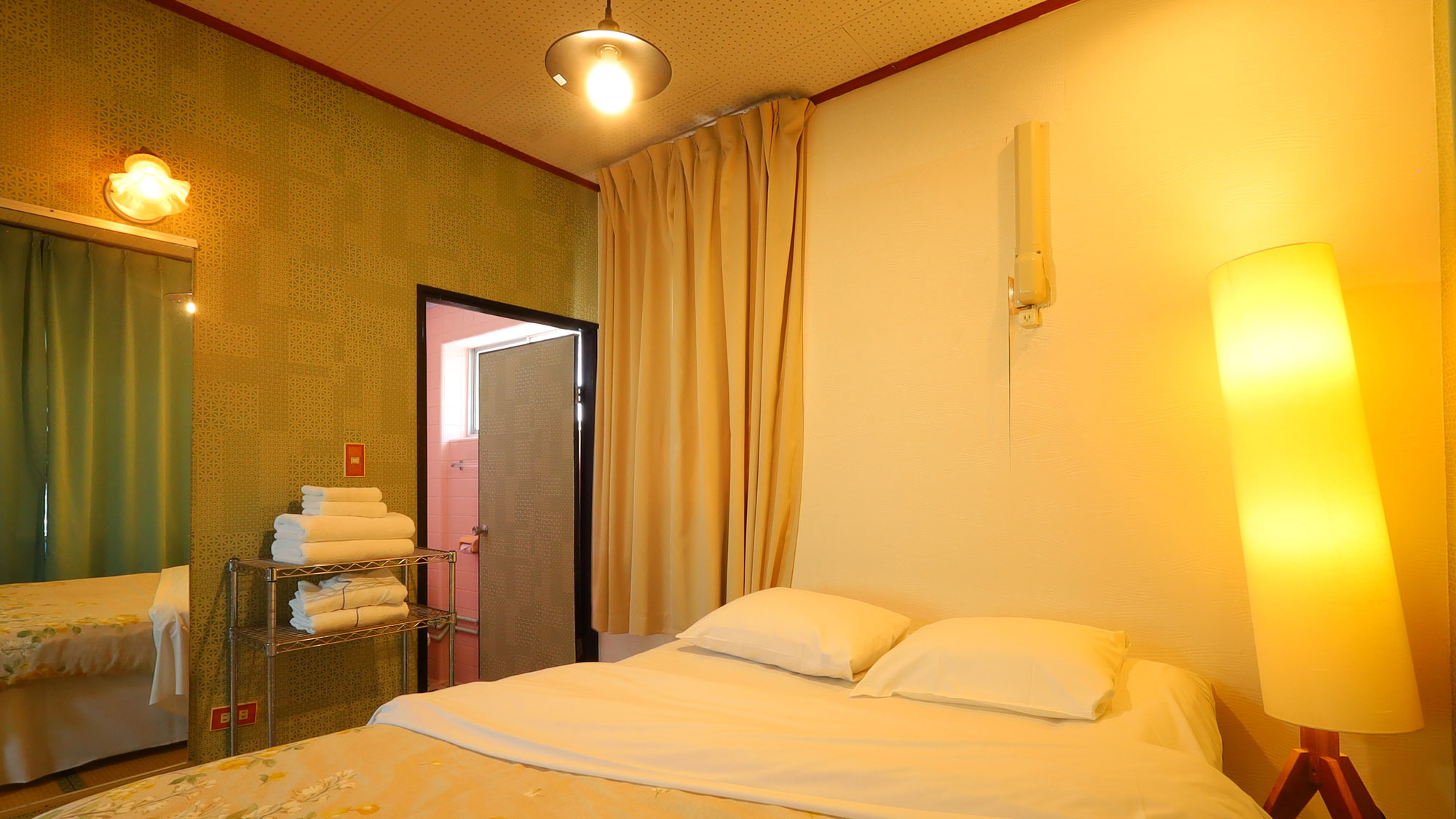 【日本間(和洋室)】ベッドのお部屋はもちろんダブルベッド