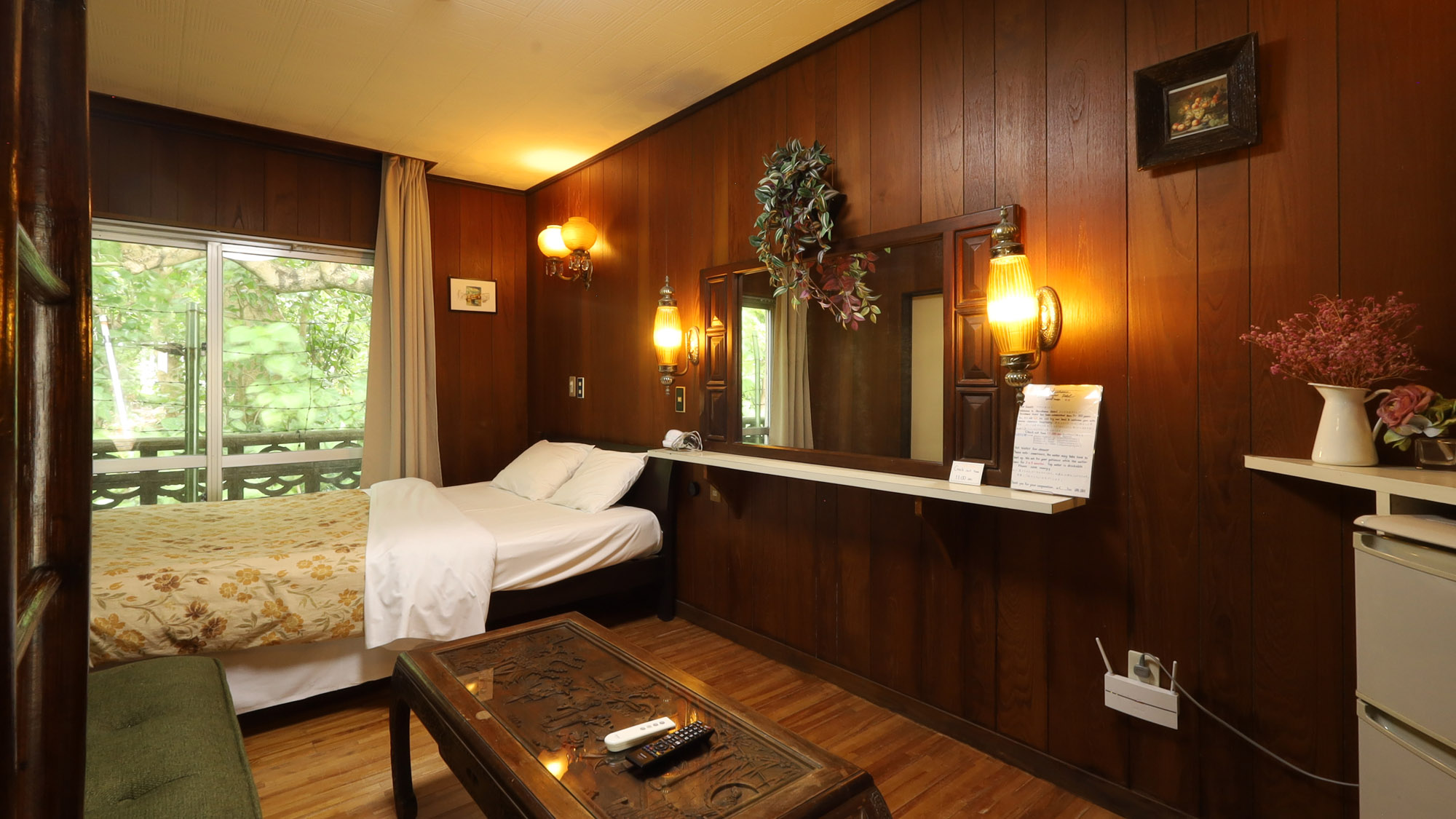 【ダブルエコノミー】緑が心地よい、アンティークに囲まれた、とっておきの場所