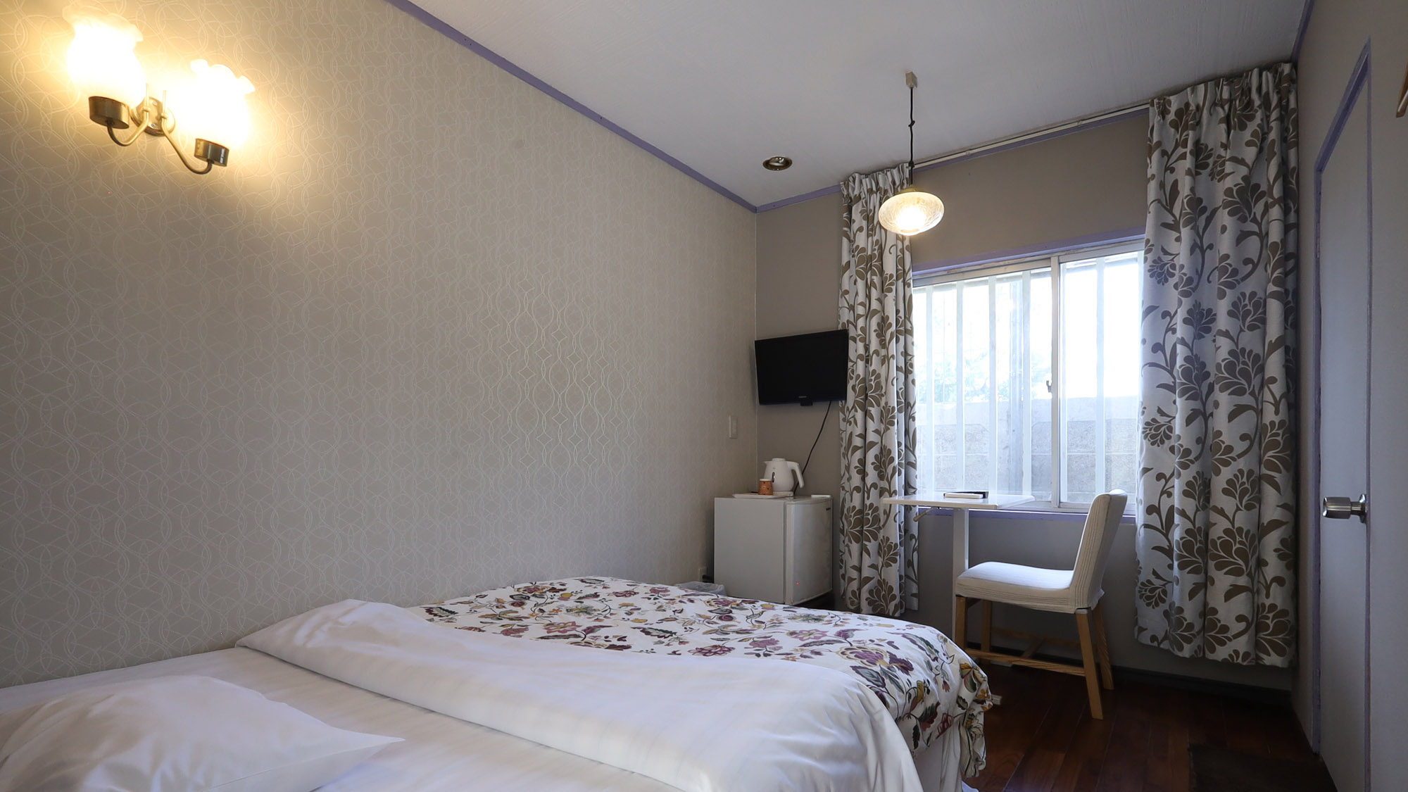 【コンパクトルーム】沖縄の伝統的な建築とアメリカのレトロな魅力が共存しています