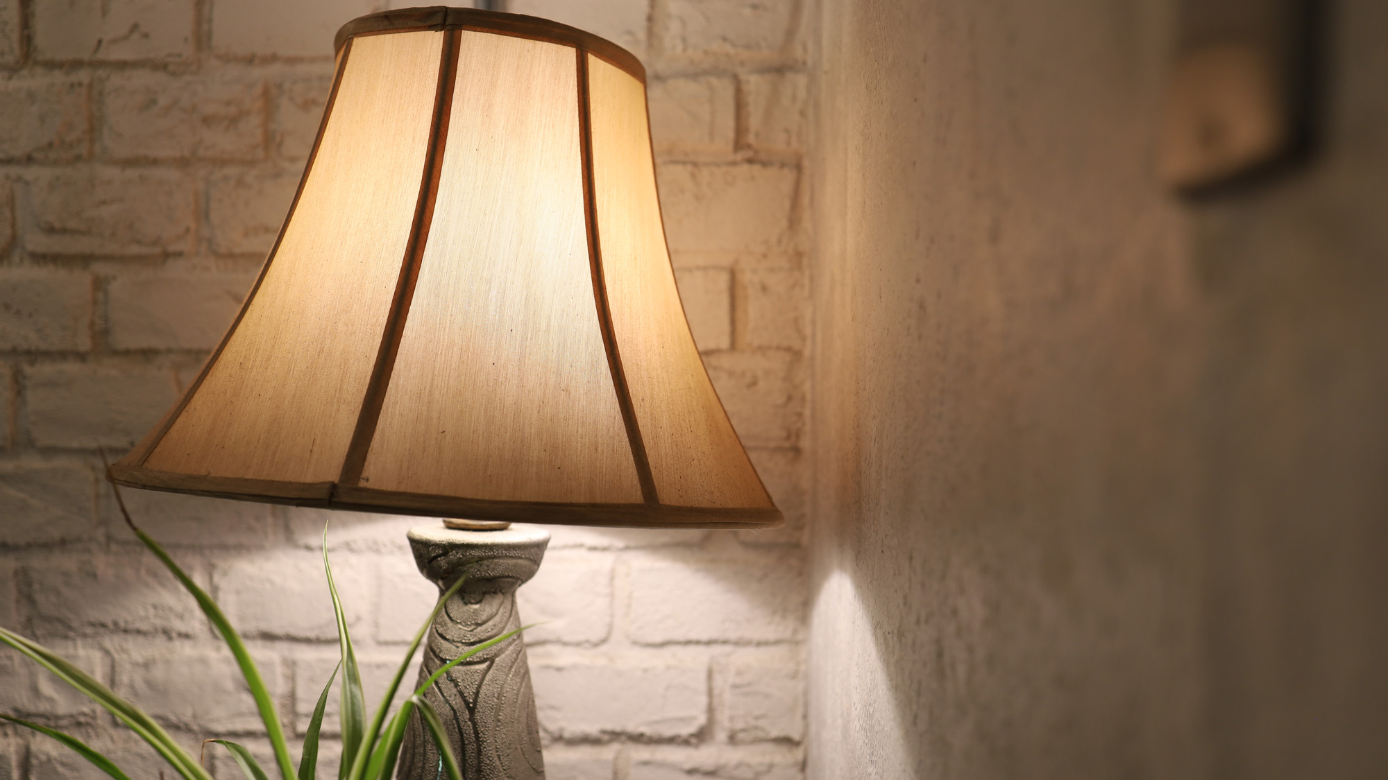 【イメージ】温かな光の家具たち