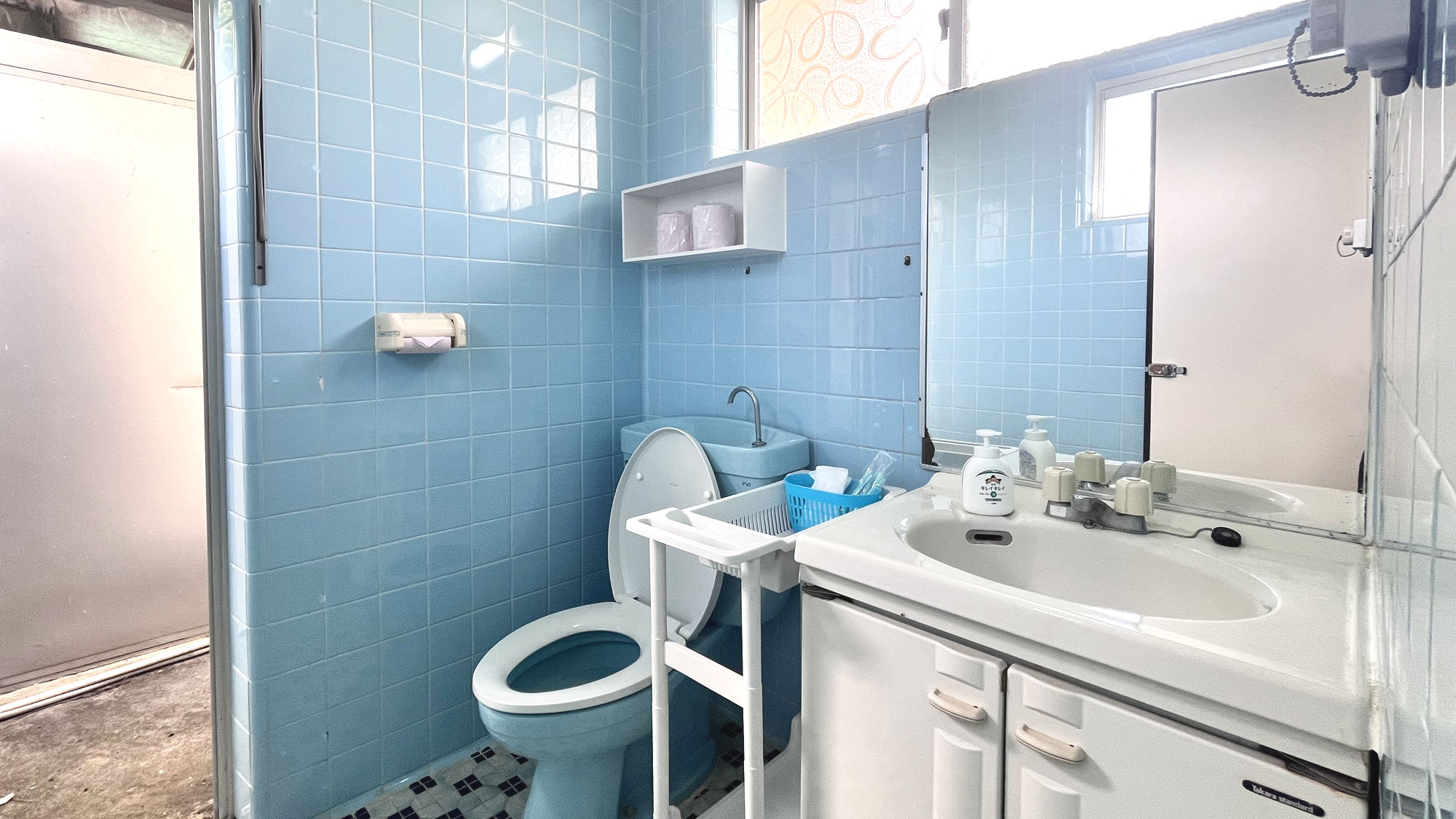 【大部屋専用トイレ・洗面台】ちょっと珍しい、お部屋と水回りが別の造り。