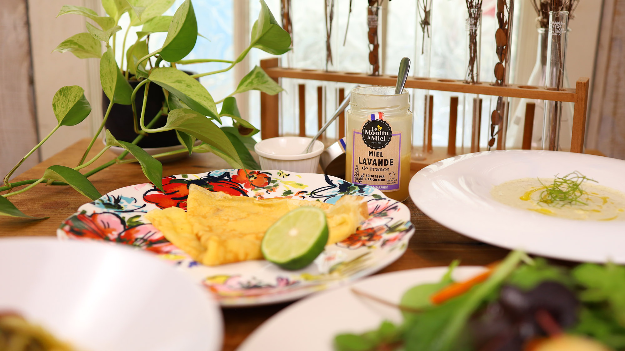 目覚めのひとときを豊かに。こだわりの食材で織りなす、コース仕立ての朝食が自慢のヴィンテージホテル