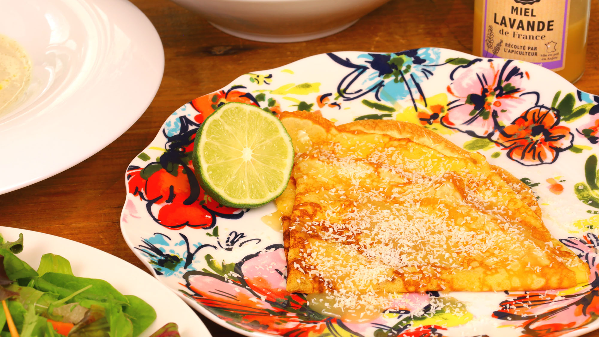 【朝食(メイン一例)】ココナッツとはちみつのライムクレープ