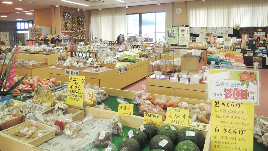 *【ゆぽっぽの特産品】地元で作られた新鮮な地取れ野菜の直売や、魅力的な商品が多数！！