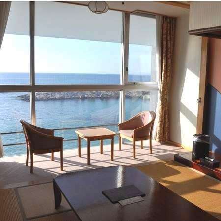[Rooms have ocean views] The sea that is approaching is a masterpiece!