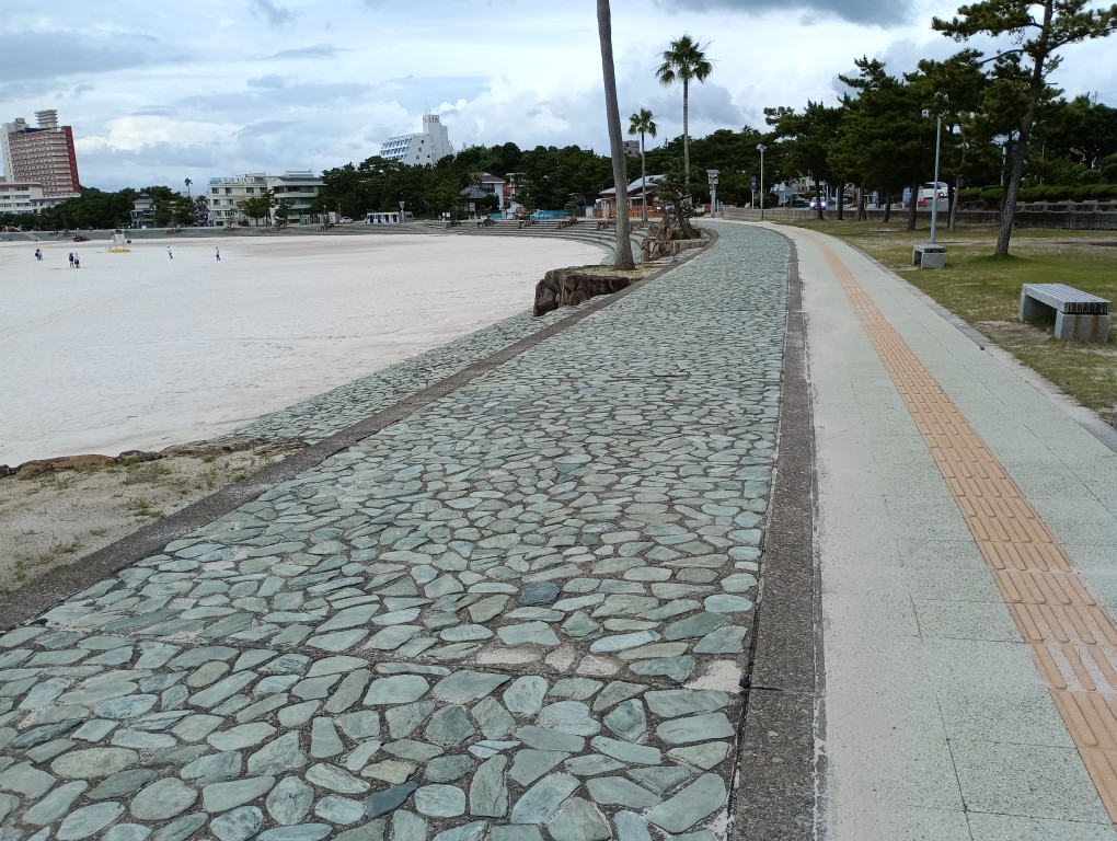 白良浜　わんちゃんと一緒に遊歩道を歩こう