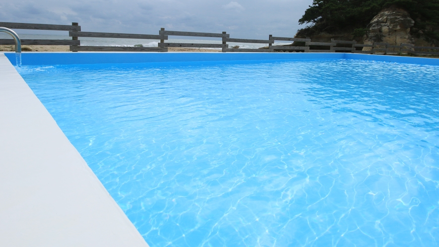 【Clapia&Pool】夏は多くの人で賑わいを見せる野外プール