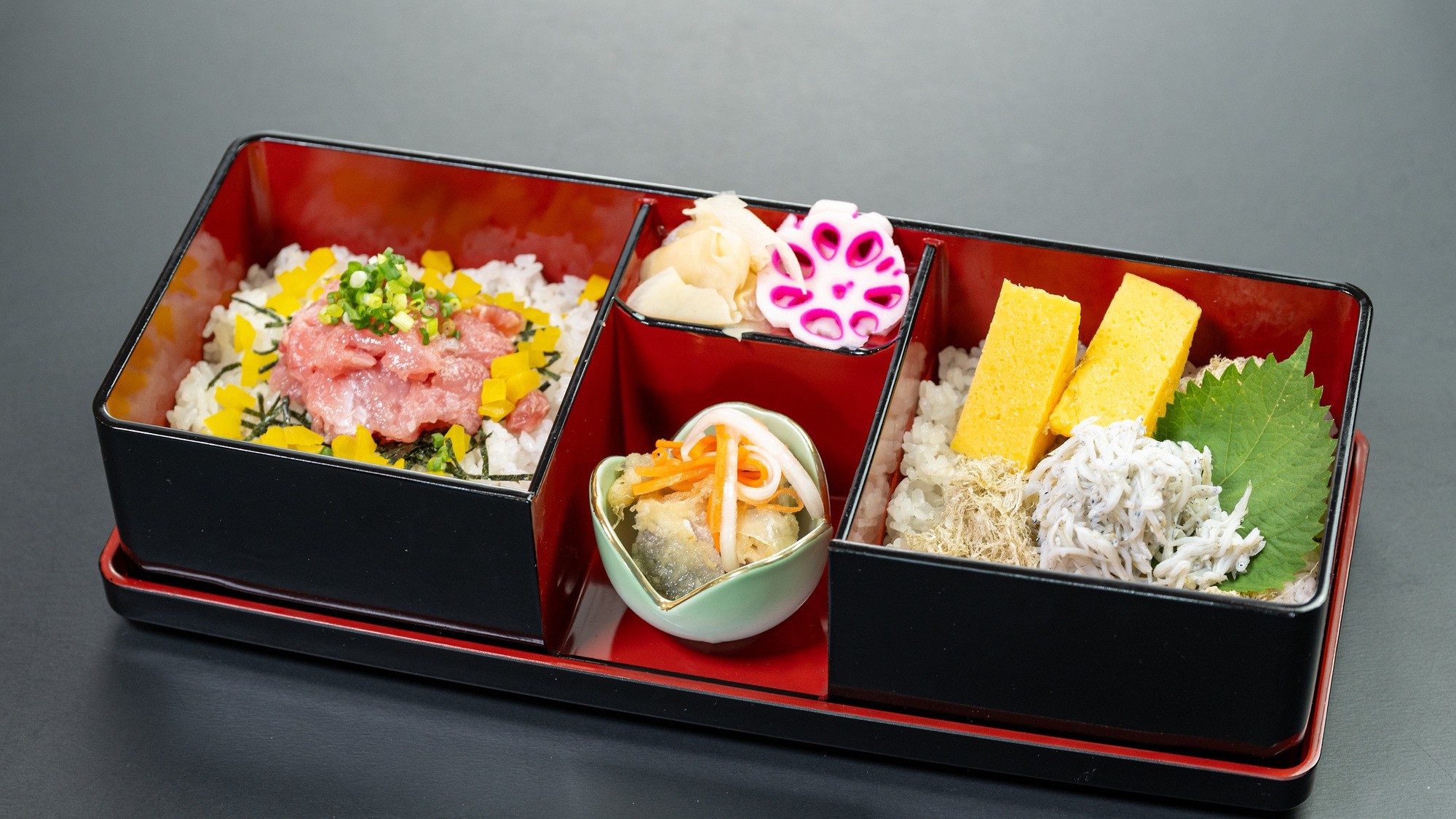 シラスとマグロの海鮮2色弁当