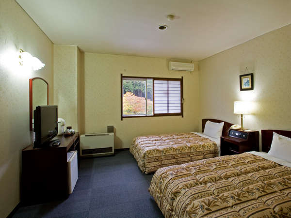 [Main building] Western-style twin room (with bath and toilet)