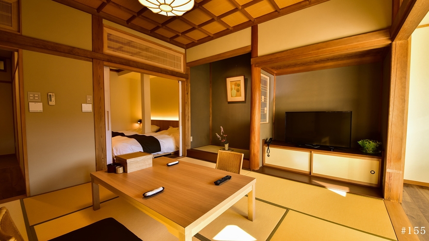 【本館 半露天付客室ツイン+和室(禁煙)】お部屋に黄金の湯源泉かけ流しのお風呂が付いています(一例)