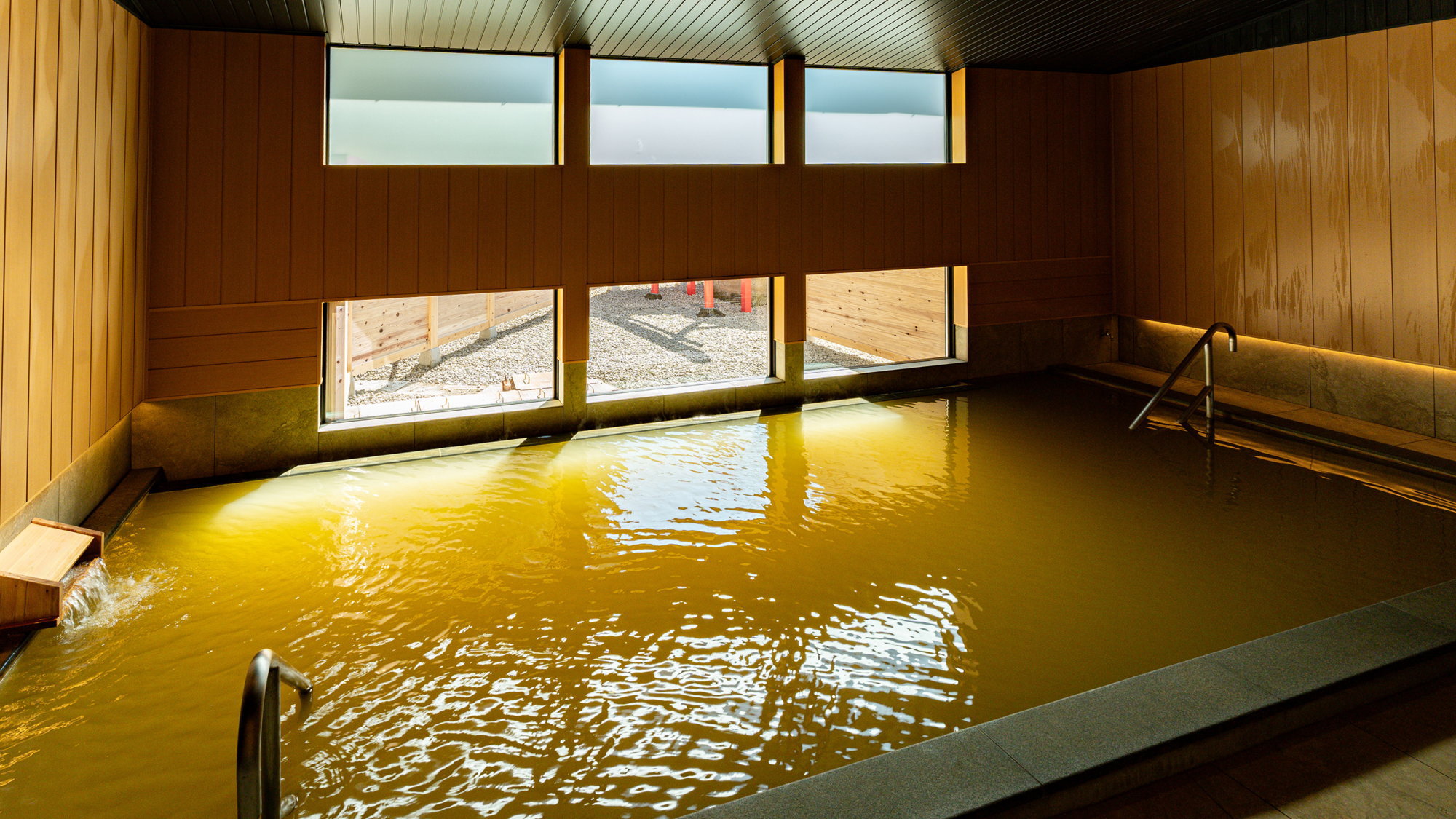 【大浴場 仁乃湯(めぐみのゆ)】この宿のシンボル的な大浴場(男女入れ替え制)