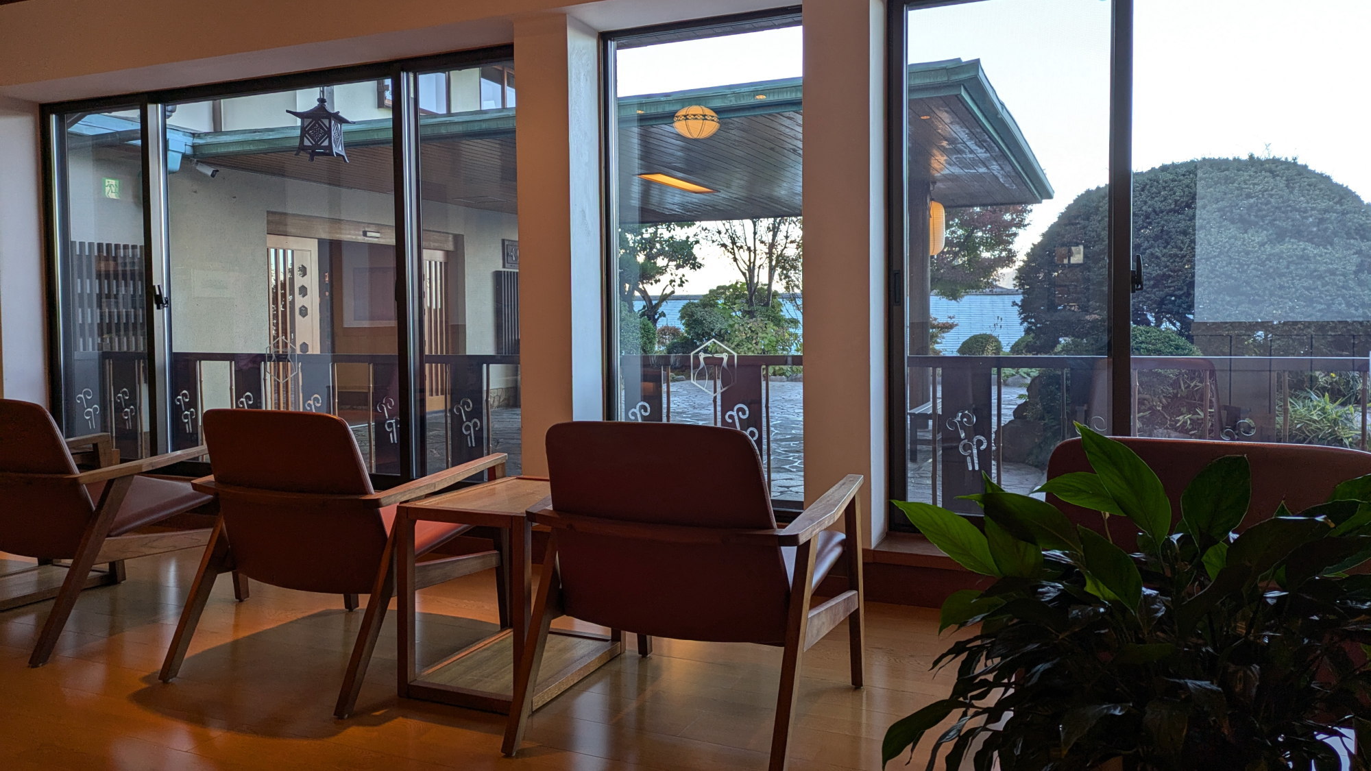 【ロビーラウンジ】景色をゆっくり御覧いただけます。