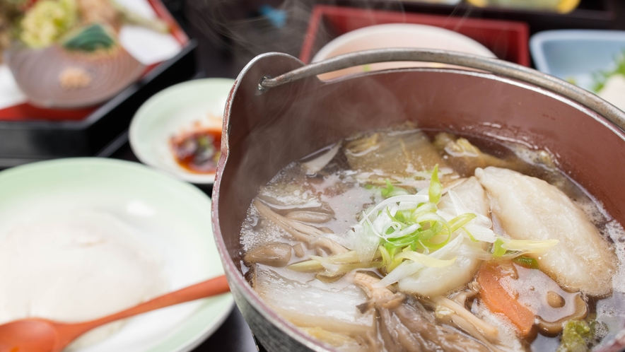 *すいとん鍋（夕食一例）/群馬名物。野菜の甘みと旨味が凝縮され、じんわりと温まる一品