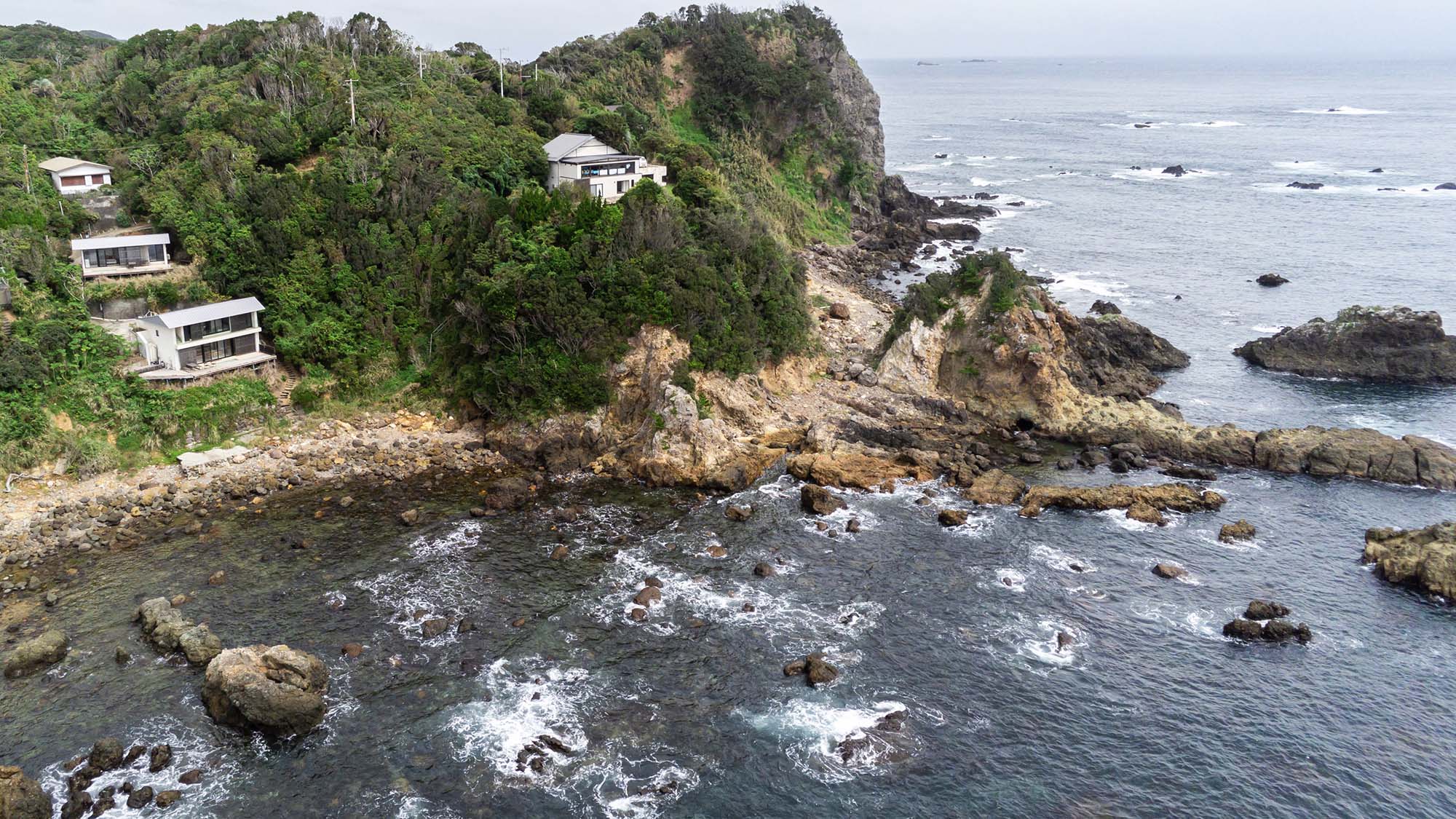 ・【外観】目の前に広がる広大な海原とユニークな奇岩の数々をご覧ください