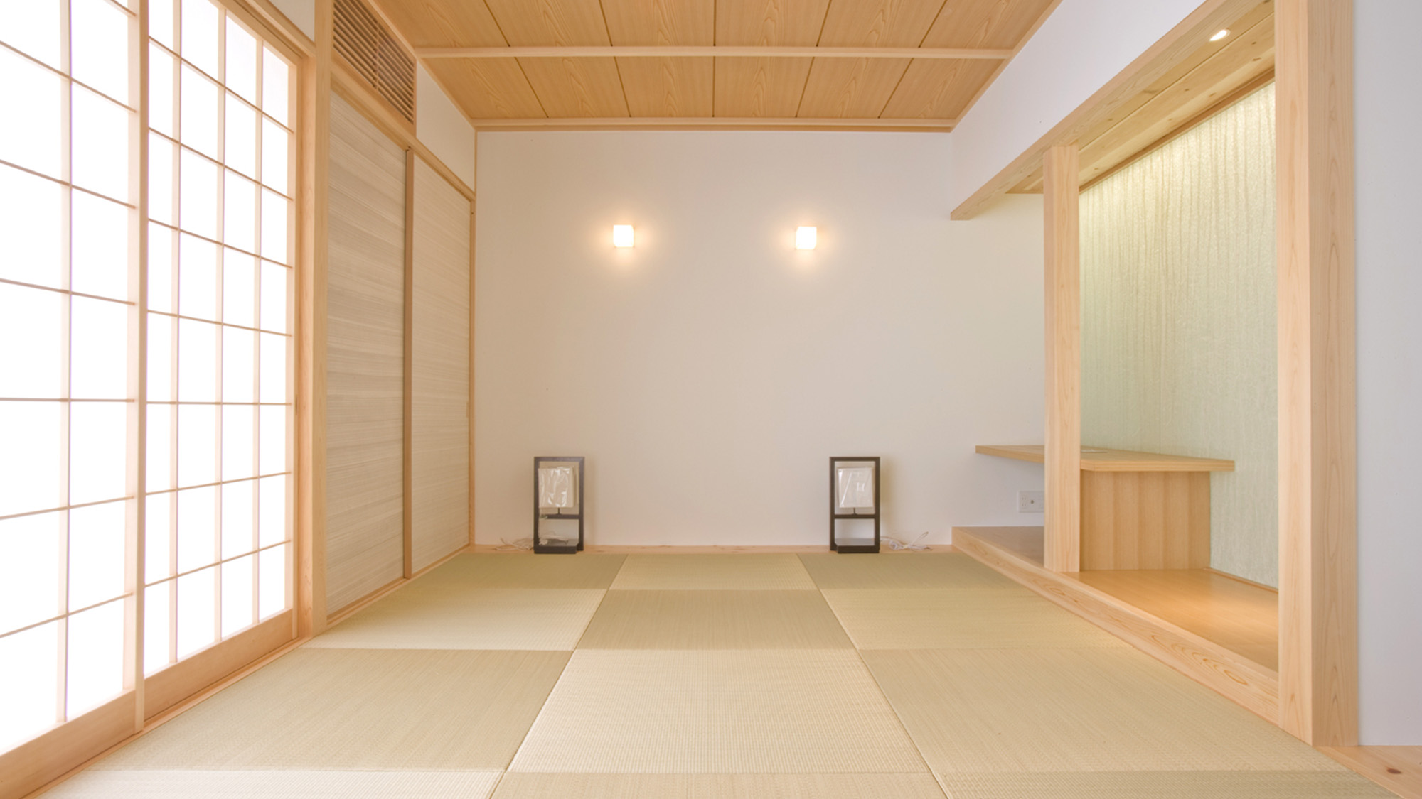 ・【大瀬：KI】広々とした和室。い草の香る畳の上でゆっくりとお寛ぎください