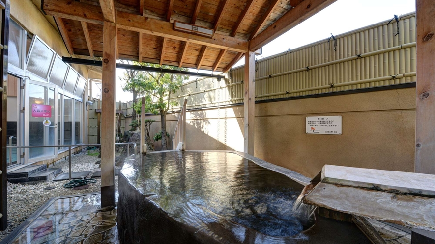 ・当館の硫酸性温泉は「温まりの湯」。保養温泉として親しまれております