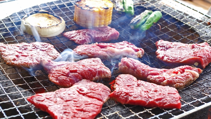 【山小屋BBQ棟◆確約】本格派にお勧め！地元産宍粟牛2種食べ比べ！炭火焼BBQグルメプラン＜2食付＞